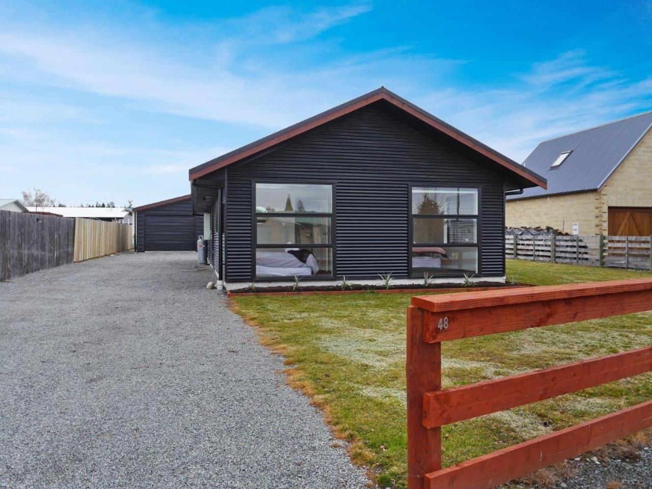 Villa Townhouse Feel In Irishman Twizel Exterior foto